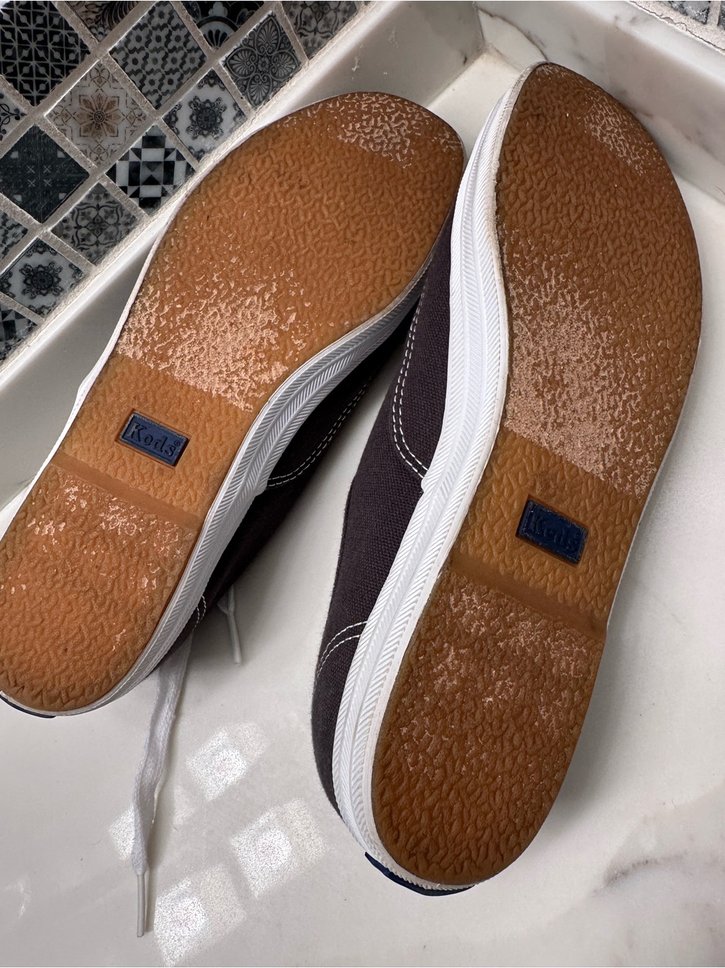 Keds Sneakers Dark Grey 8 Sneakers Tennis Shoes Women’s Excellent Condition — image 7 of 8